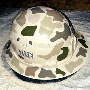 Klein Tools Duck Camo Hard hat with Rechargeable Light Class C Type 1